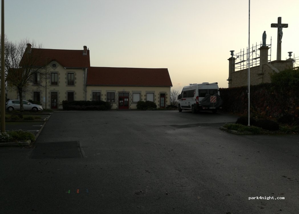 (85130) Saint-Aubin-des-Ormeaux - 7018 Place de la Mairie — foto