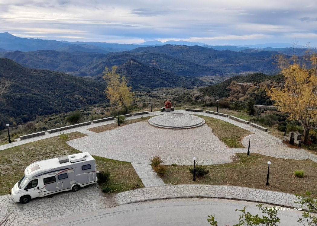 (470 45) Athamania - 19 Ethniki Odos Artas Trikalon — foto