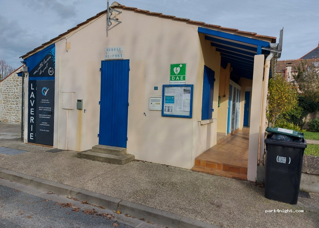 (17120) Mortagne-sur-Gironde - 9 Place Parias — foto