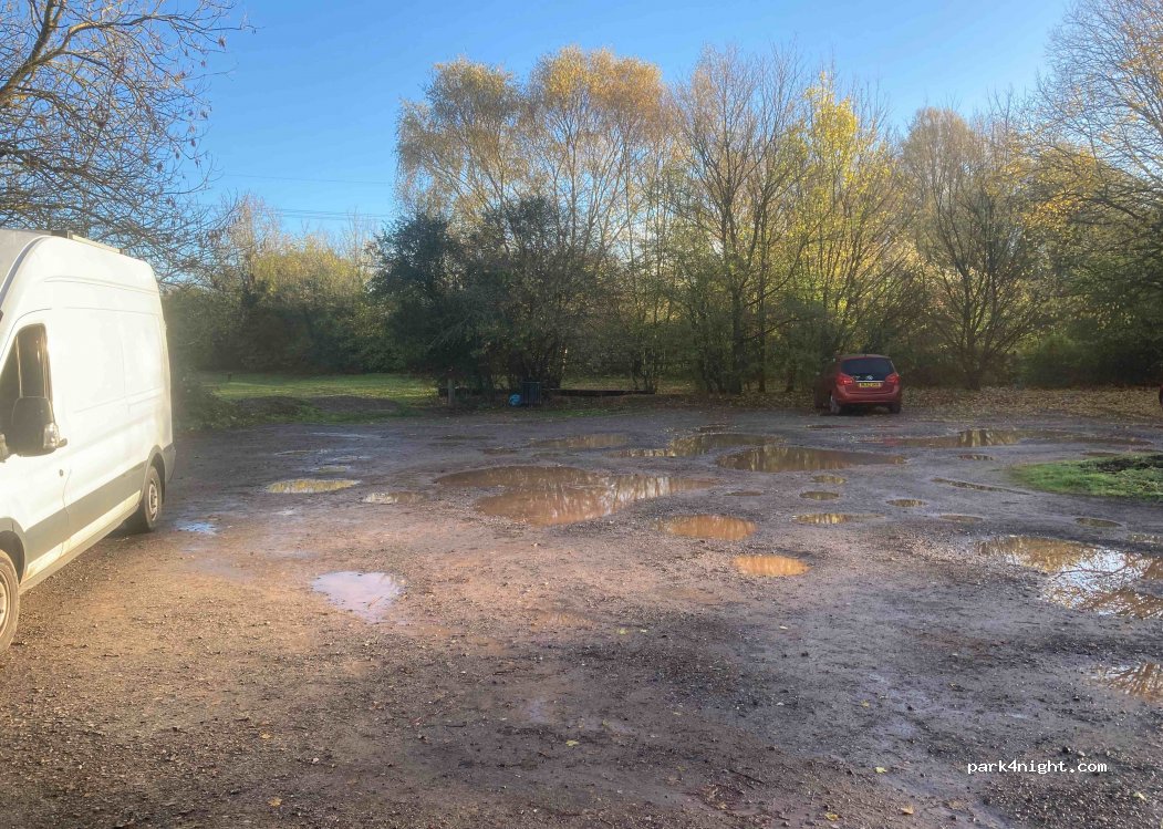 Sheffield Bottom Lock Car Park & Picnic Area" — foto
