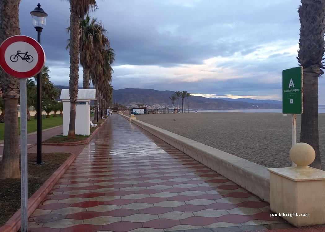 (04740) Roquetas de Mar - 260 Avenida Juan Carlos I — foto