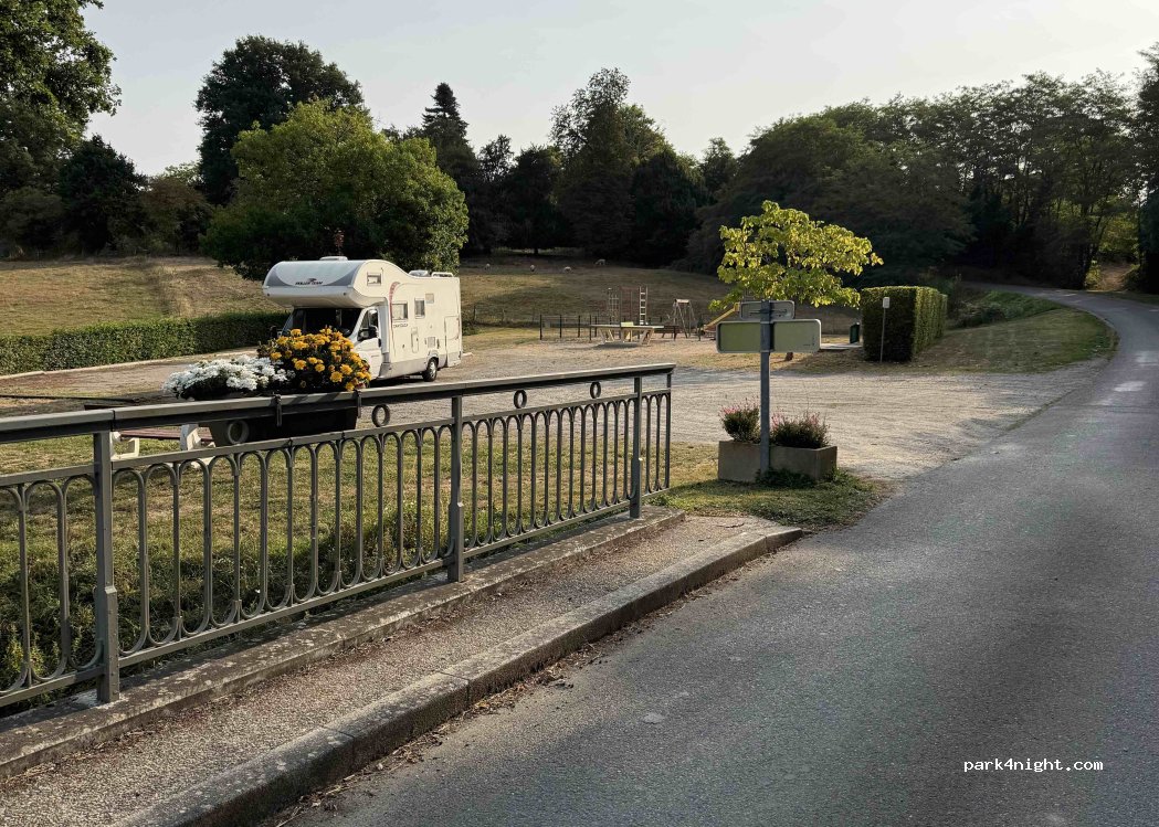 (36170) Mouhet - 3 Route du Stade — foto 3