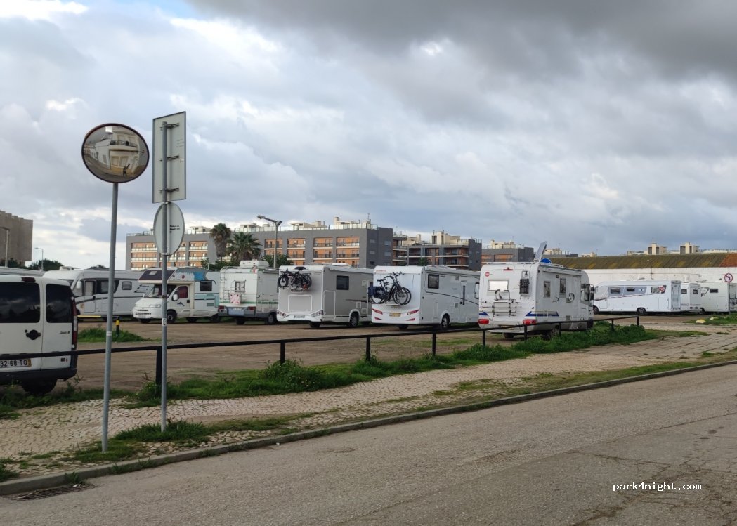 (8700-339) Olhão - 84 Largo da Feira — foto