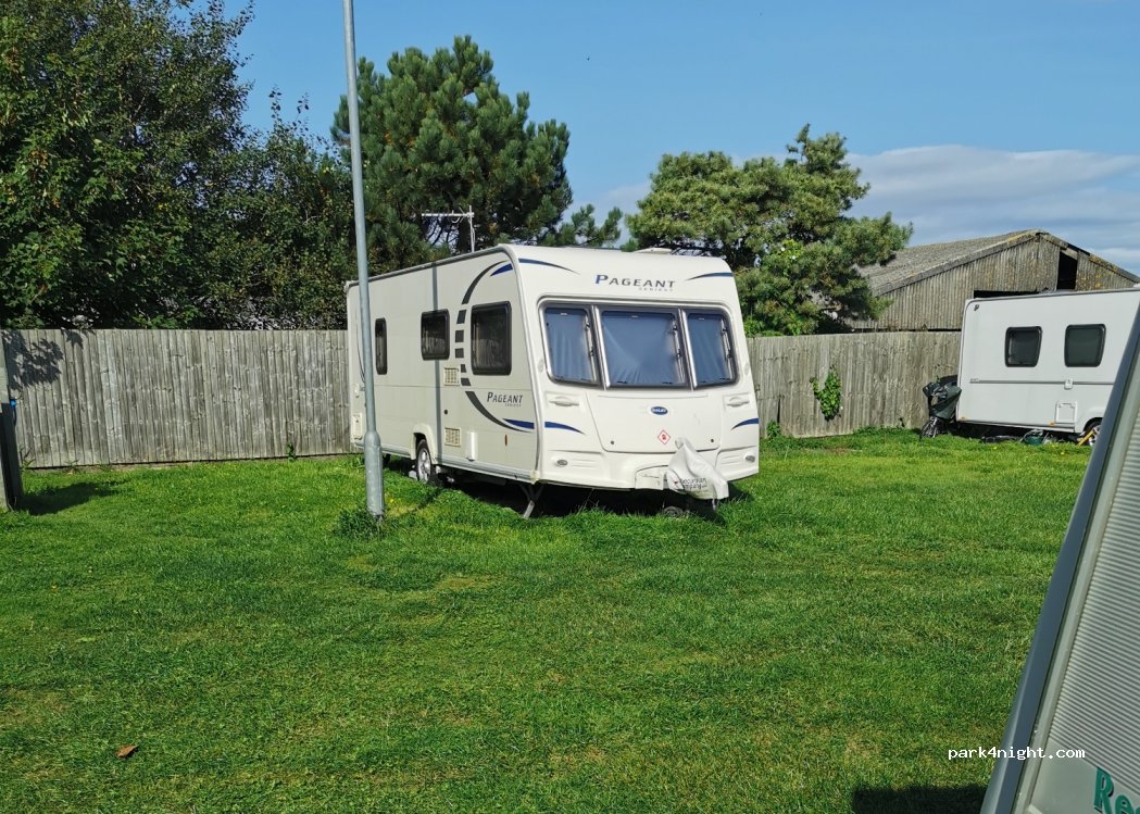 Swallow Park — foto