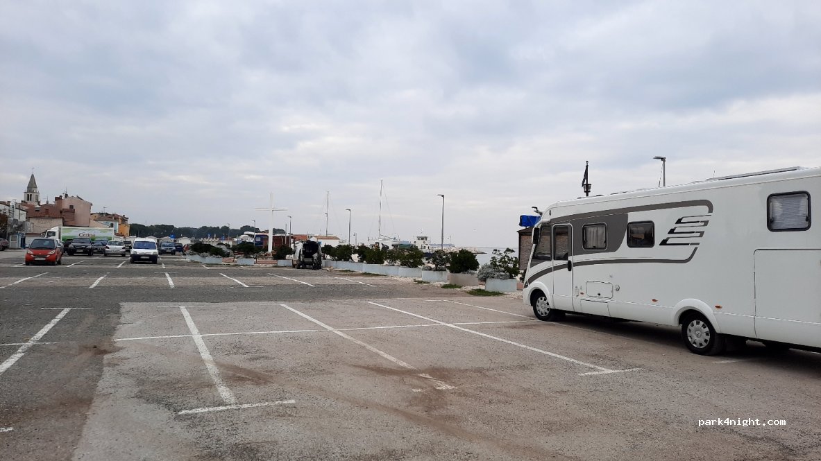 (52212) Fažana - 23 Perojska ulica — foto