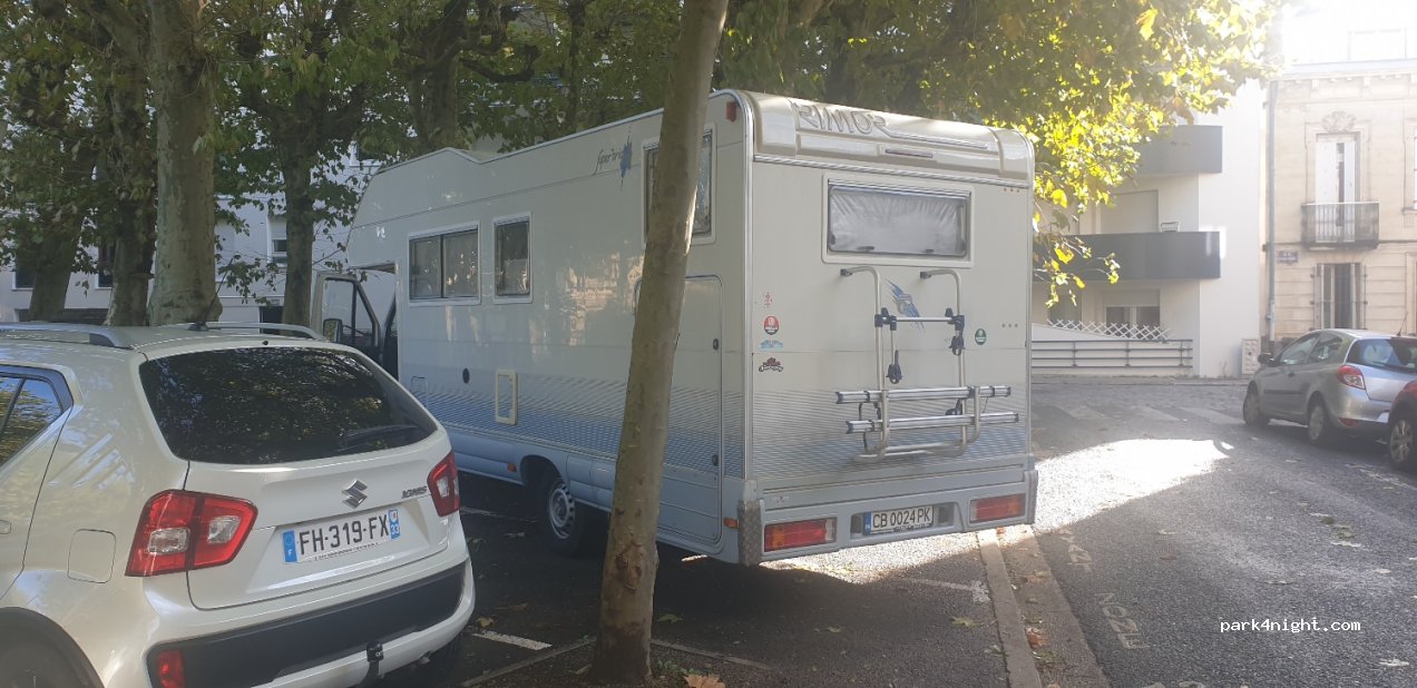 (33800) Bordeaux - 6-7 Place Simiot — foto