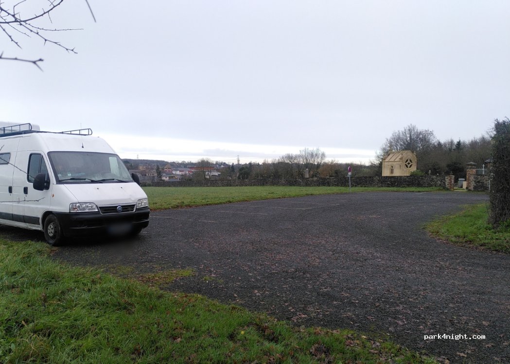 (53170) Villiers-Charlemagne - 7 Place de l'Olivette — foto