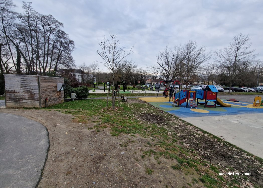 (64140) Lons - 1 Mail de Coubertin — foto