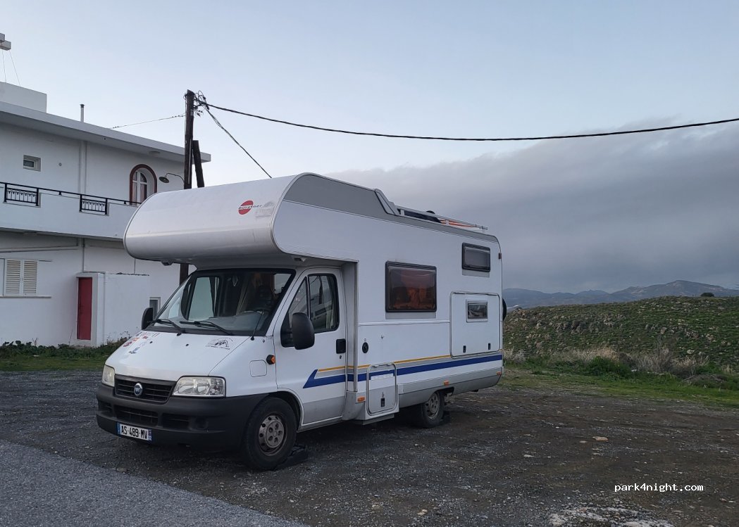 (700 10) Pyrgos - Unnamed Road — foto