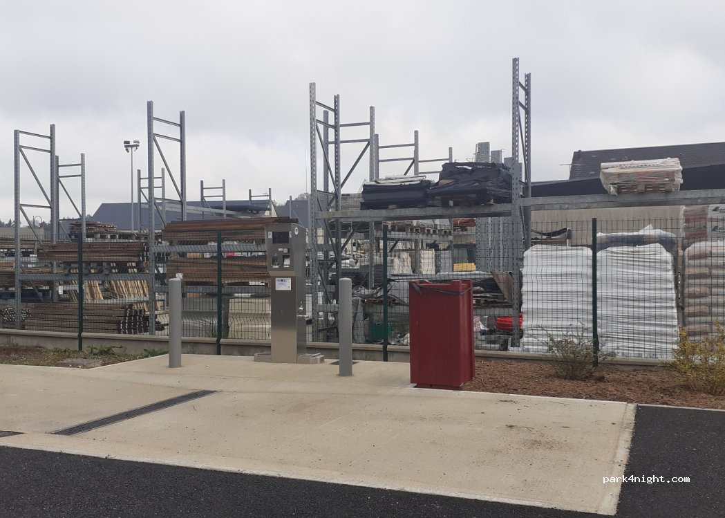 (45220) Château-Renard - 32 Place du Château — foto