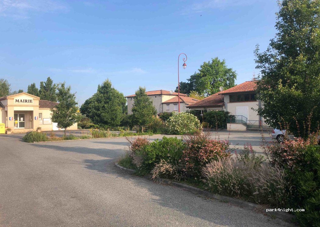(47340) Sauvagnas - 62 Place des Templiers — foto