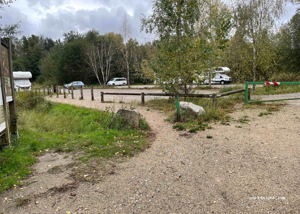 Parking du lac d'Emprunt — foto 4