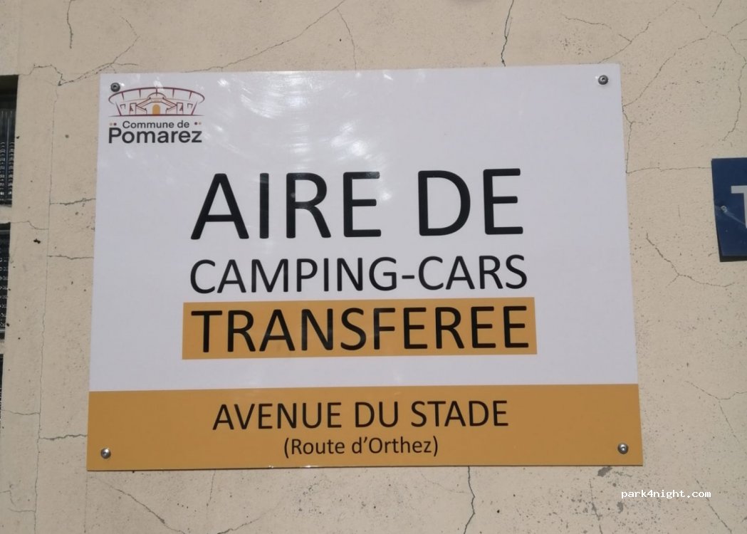 (40360) Pomarez - 135 Place des Arènes — foto