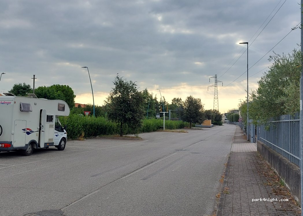 (37019) Peschiera del Garda - 25 Via Marco Biagi — foto 2