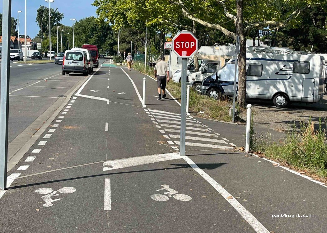 (33120) Arcachon - 2-4 Boulevard Mestrezat — foto 2