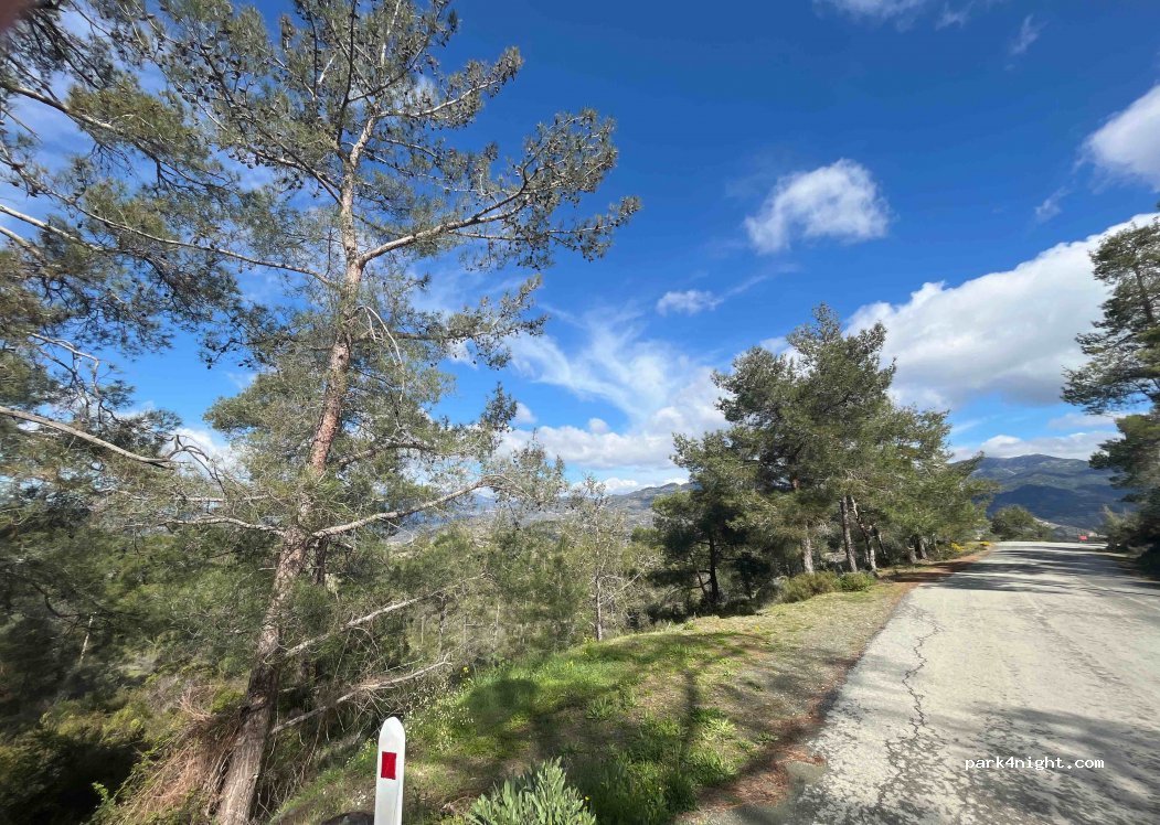 Louvaras - Unnamed Road — foto