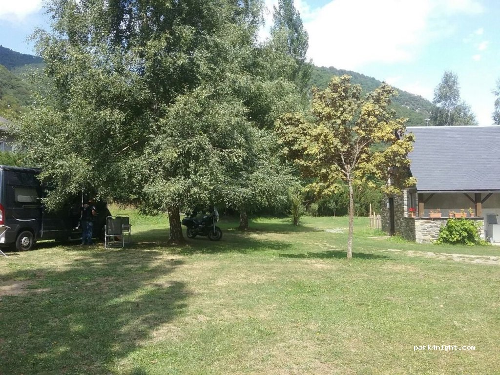 aire naturelle de camping de Cadéac — foto 2