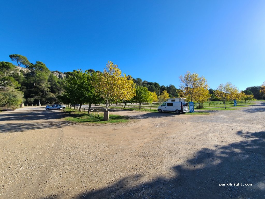 (13330) La Barben - Route de Saint-Cannat — foto 4