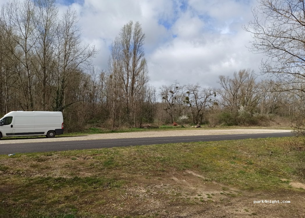 (45630) Beaulieu-sur-Loire - D926 — foto