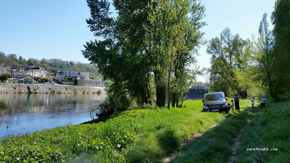 (24230) Saint-Seurin-de-Prats - D11 — foto