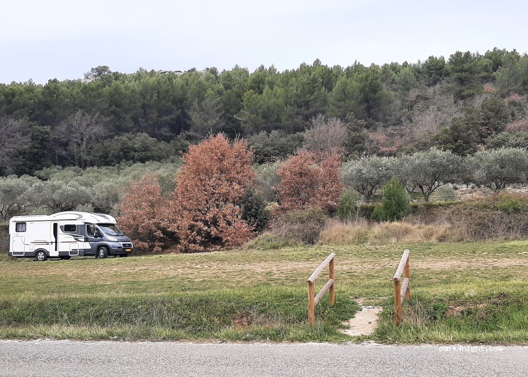 (84560) Ménerbes - 1468 Route du stade — foto
