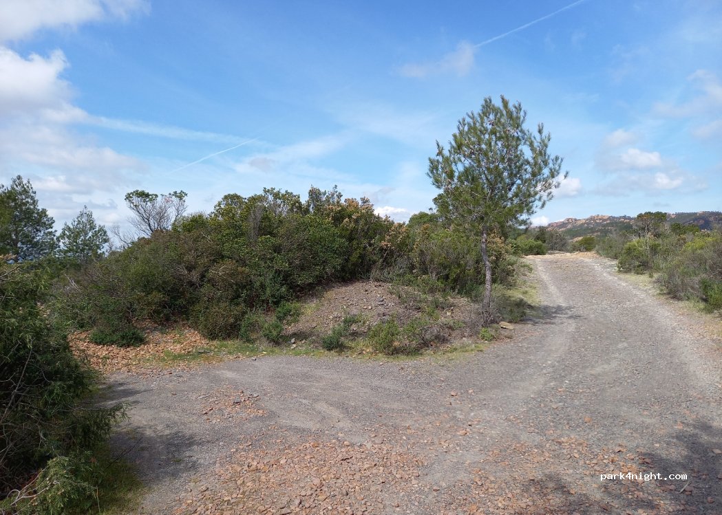 (83700) Saint-Raphaël - Rte Cap Roux — foto