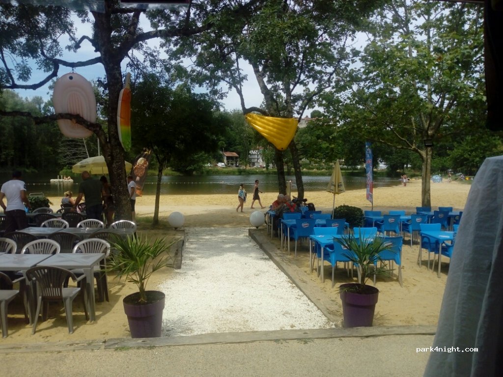 Camping Base de Loisirs d'Aubeterre Sur Dronne — foto 3