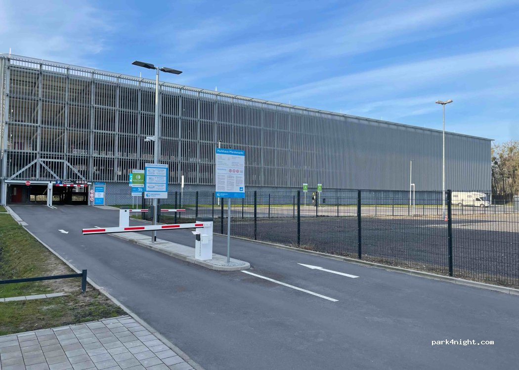 (17033) Neubrandenburg - 2 Alfred-Lythall-Straße — foto
