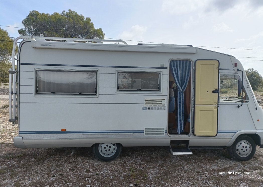 (84490) Saint-Saturnin-lès-Apt - — foto
