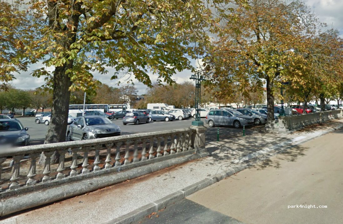 (79300) Bressuire - Place Saint-Jacques — foto