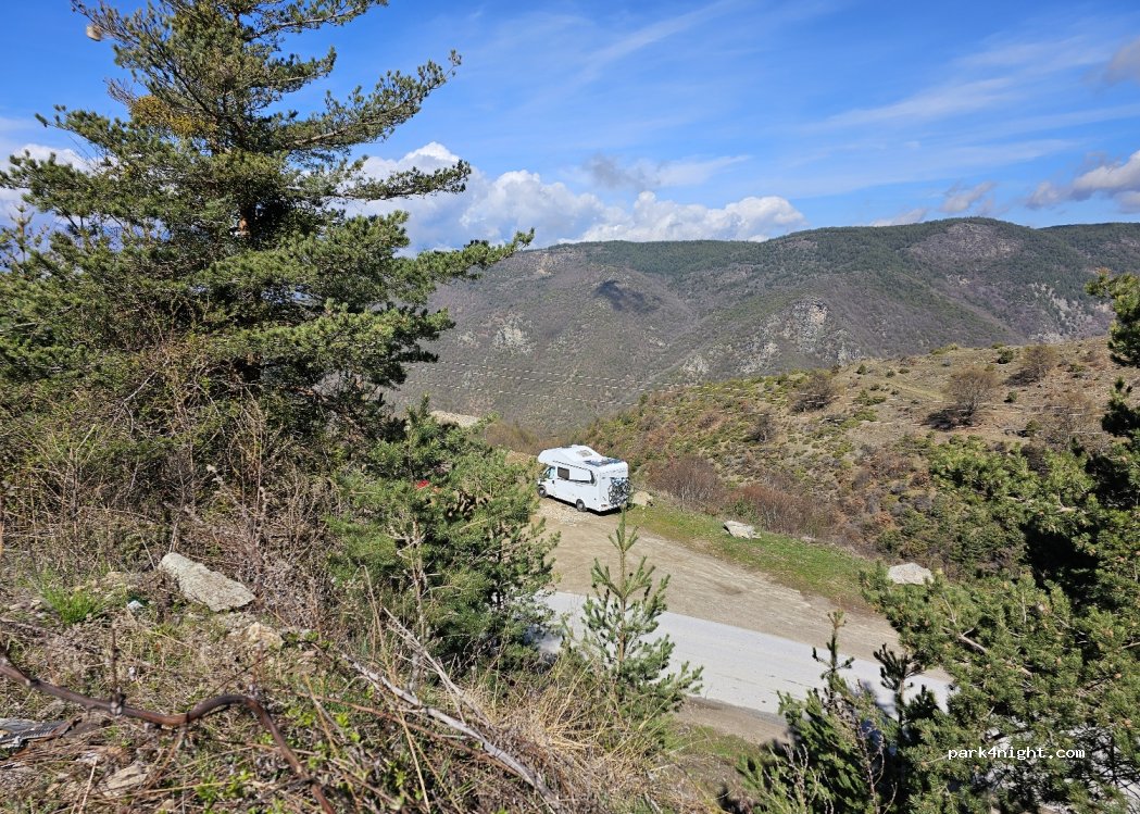 (2962) Leshten - Unnamed Road — foto