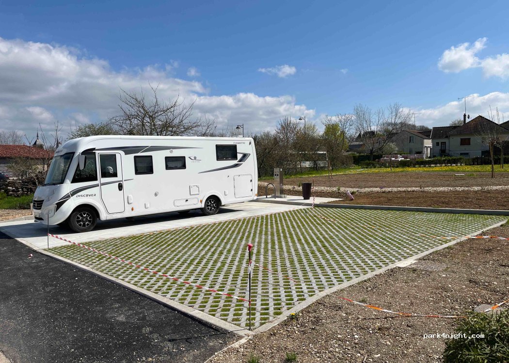 Stationnement de Camping-car de Soulaines-Dhuys — foto