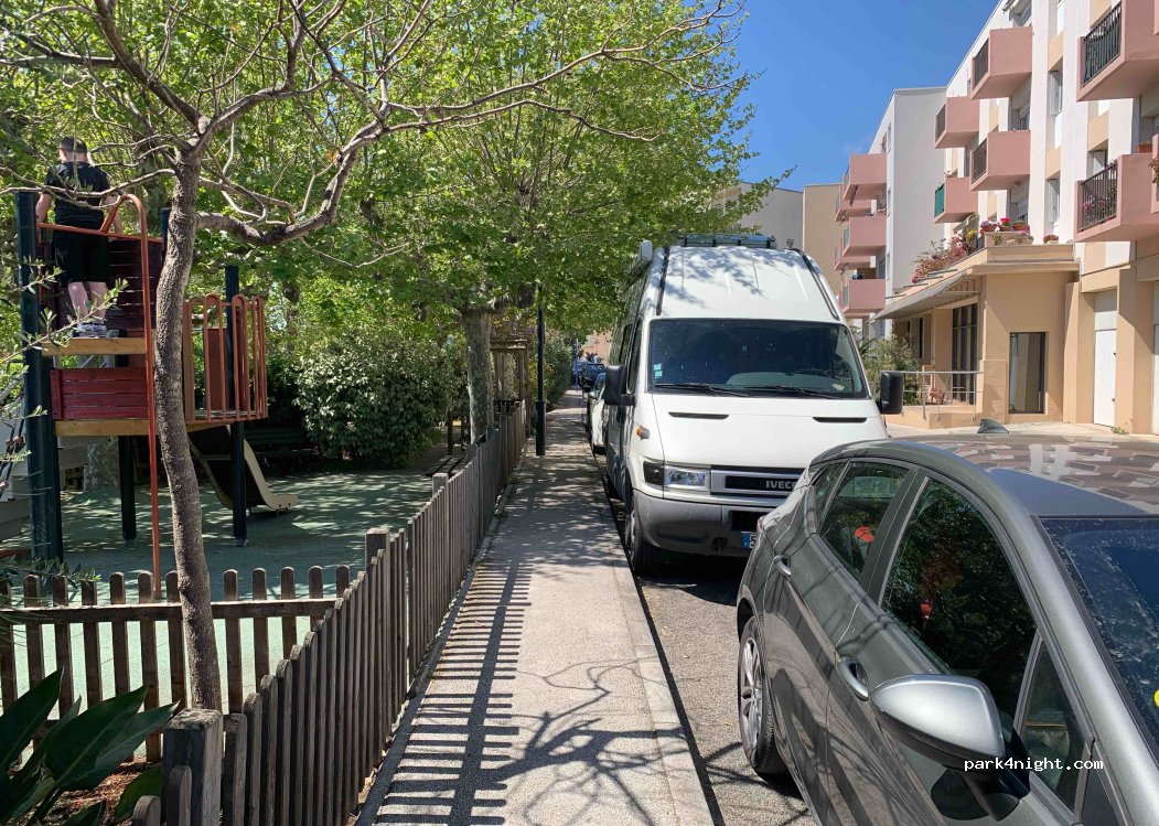 (83980) Le Lavandou - 14 Avenue Paul Valéry — foto