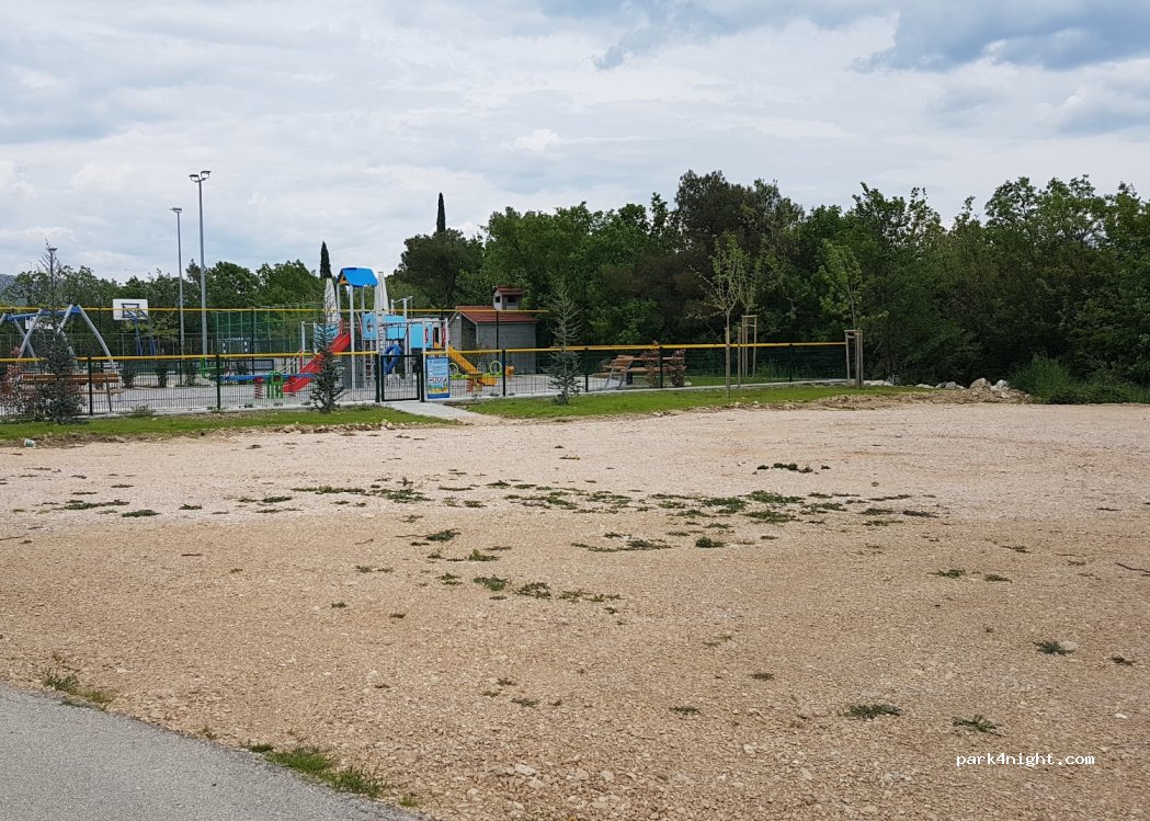 (21208) Kučiće - Unnamed Road — foto 2