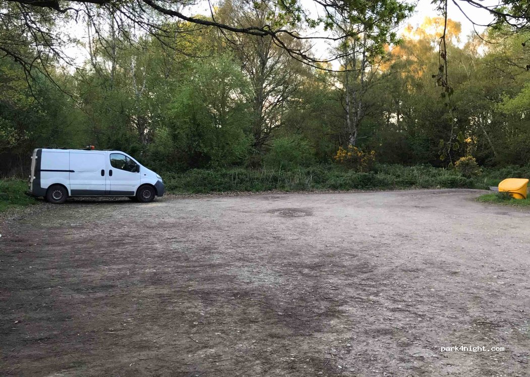 (RH4 3LS) Dorking - Ranmore Common Road — foto