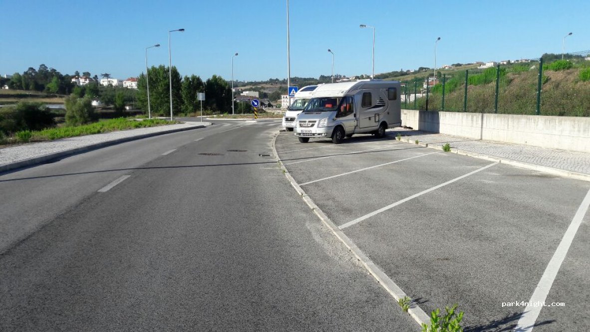 (2460) Alcobaça - Rua de Leiria — foto 2