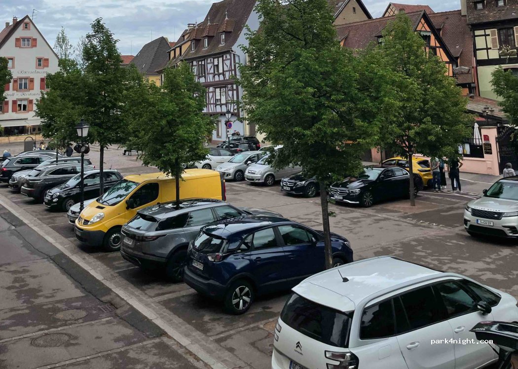(68000) Colmar - 17 Place des 6 Montagnes Noires — foto