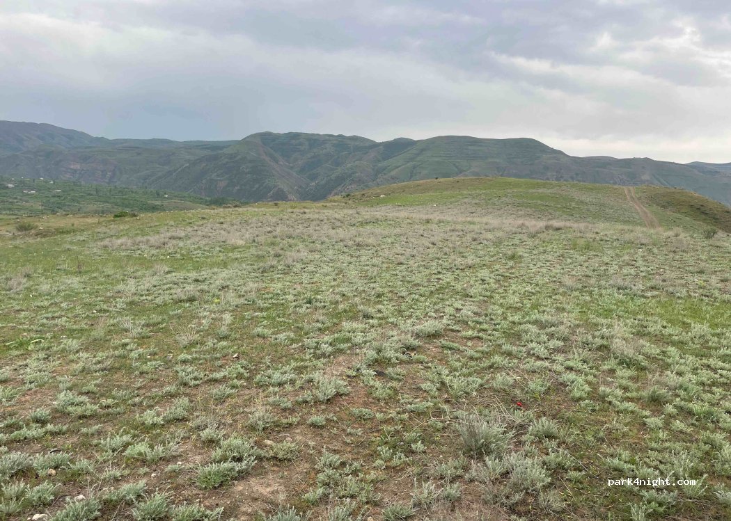 (2215) Garni - Unnamed Road — foto