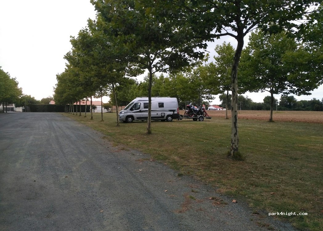 (17240) Plassac - 1-53 Avenue de Haute Saintonge — foto