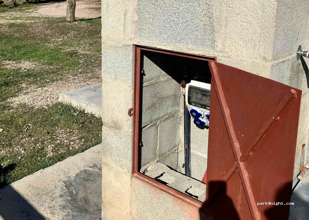 Àrea de Servei per Autocaravanes Bovera — foto