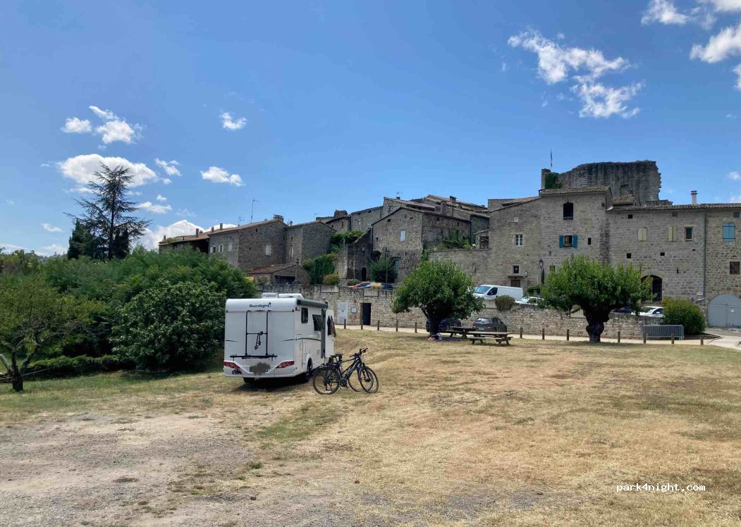 (07200) Ucel - 1 Place du Grand Village — foto