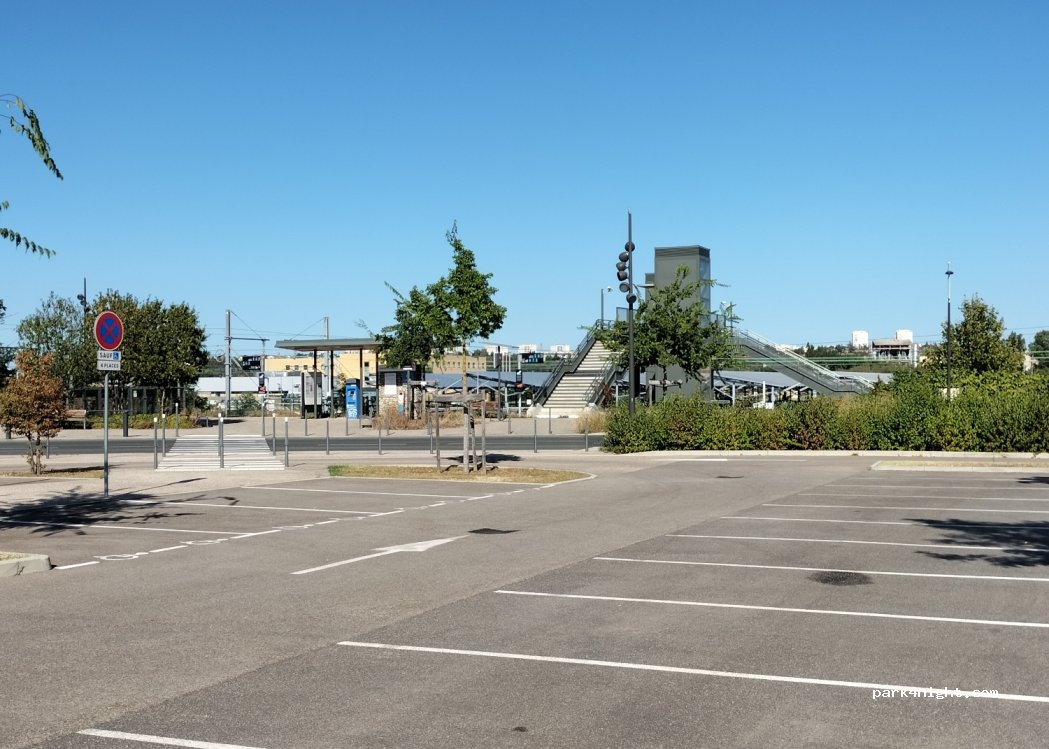 (69540) Irigny - Unnamed Road — foto 3