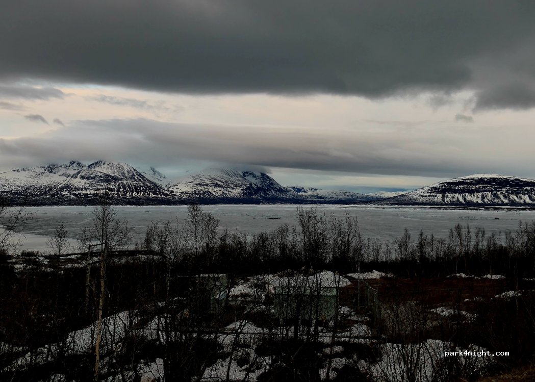 (982 99) Ritsem - Unnamed Road — foto
