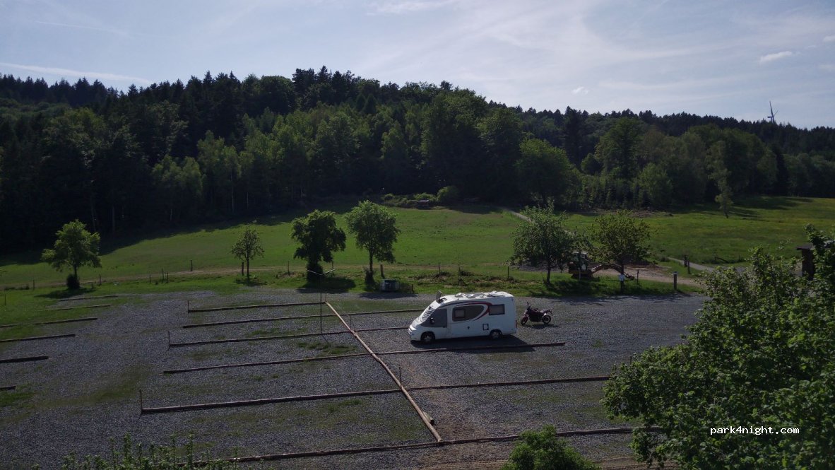 Wohnmobilstellplatz Am Dachsberg — foto