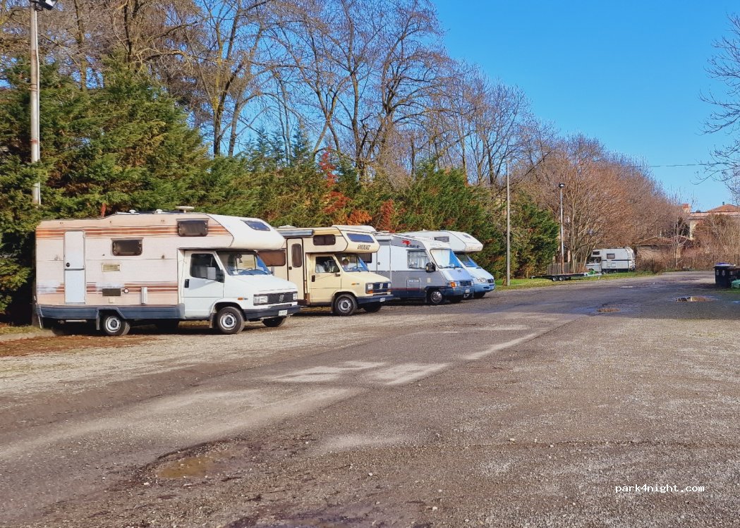 Area Sosta Camper Salsomaggiore Terme — foto 3