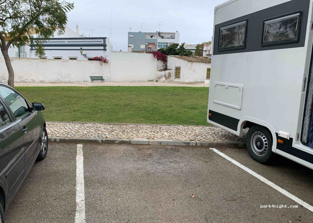 (8000-151) Faro - 84 Rua Dona Teresa Ramalho Ortigão — foto