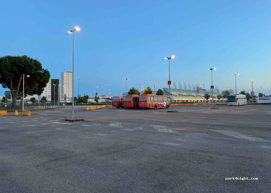 (30016) Lido di Jesolo - 48 Via Equilio — foto