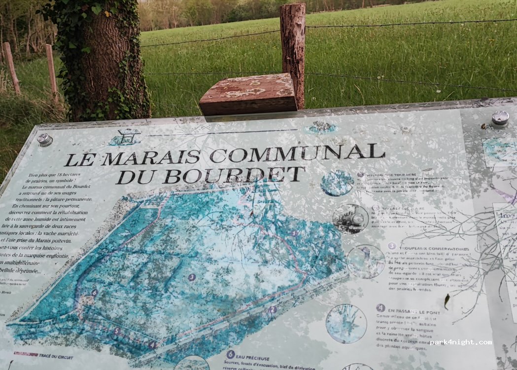 (79210) Le Bourdet - Unnamed Road — foto 3