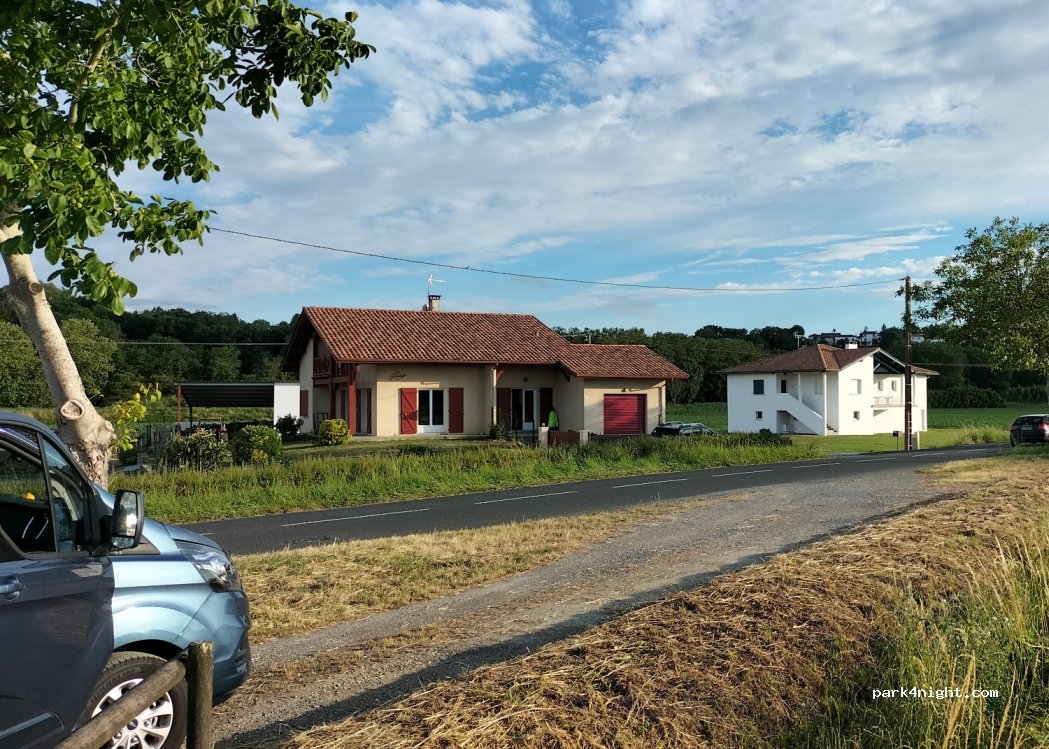 (64240) Urt - 1088 Chemin de Saudan — foto 2