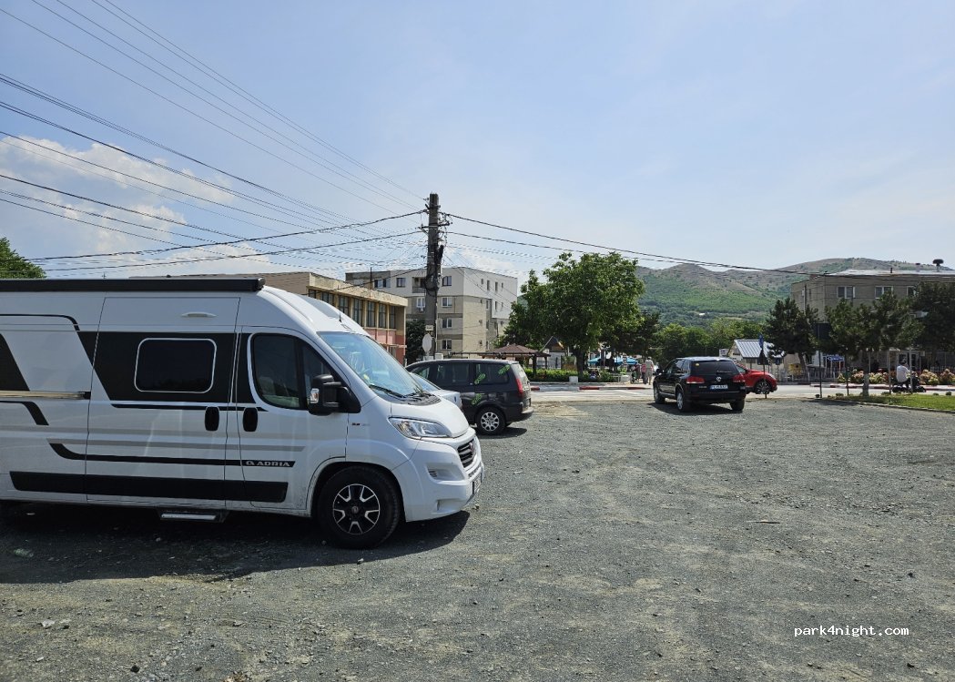 (827165) Niculițel - 2 Str. Florilor — foto